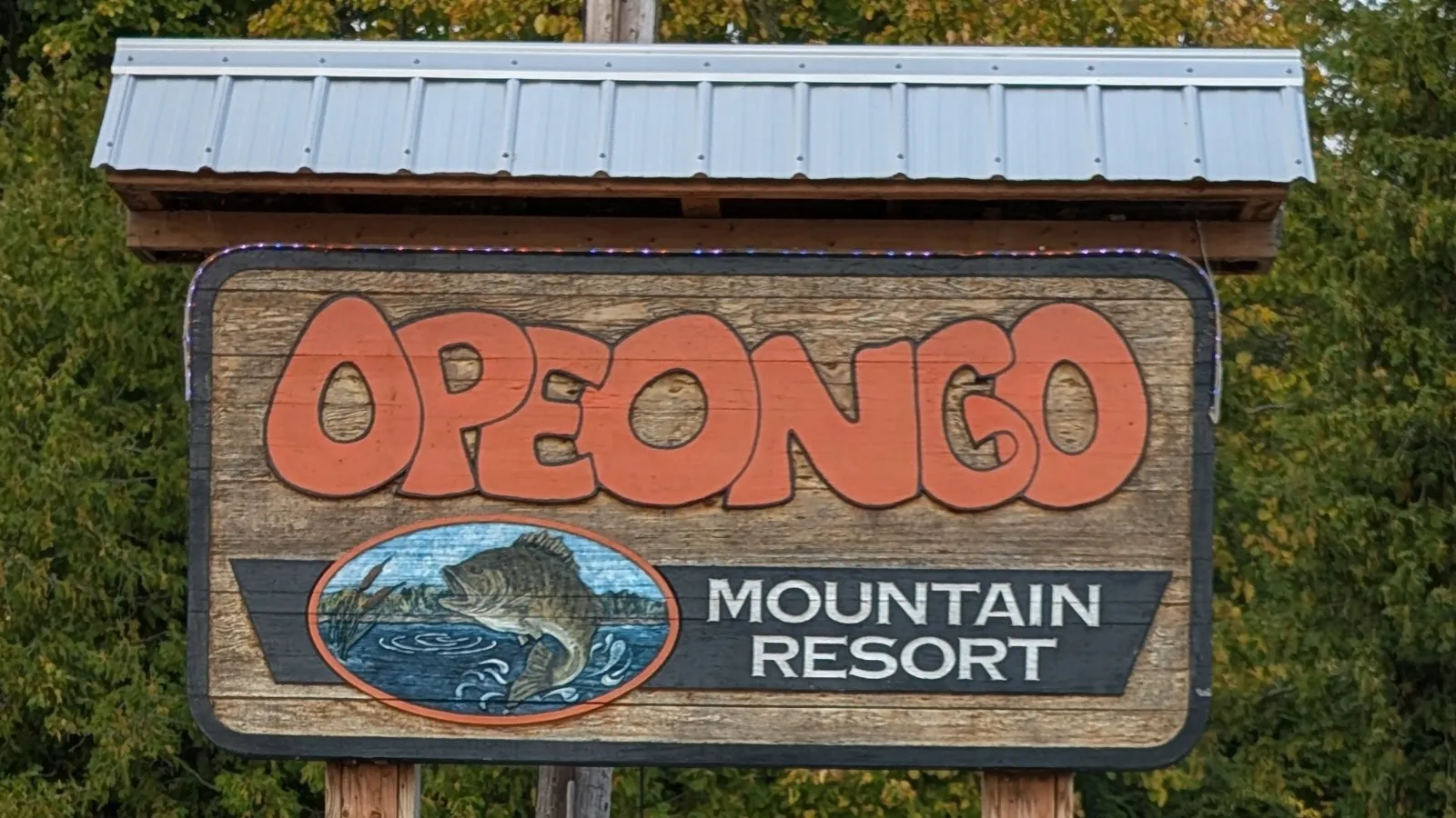 opeongo-mountain-resort-front-sign