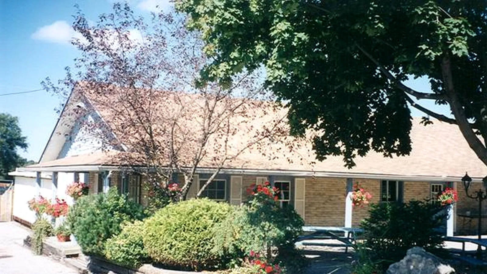 River-Bend-Park-gatehouse
